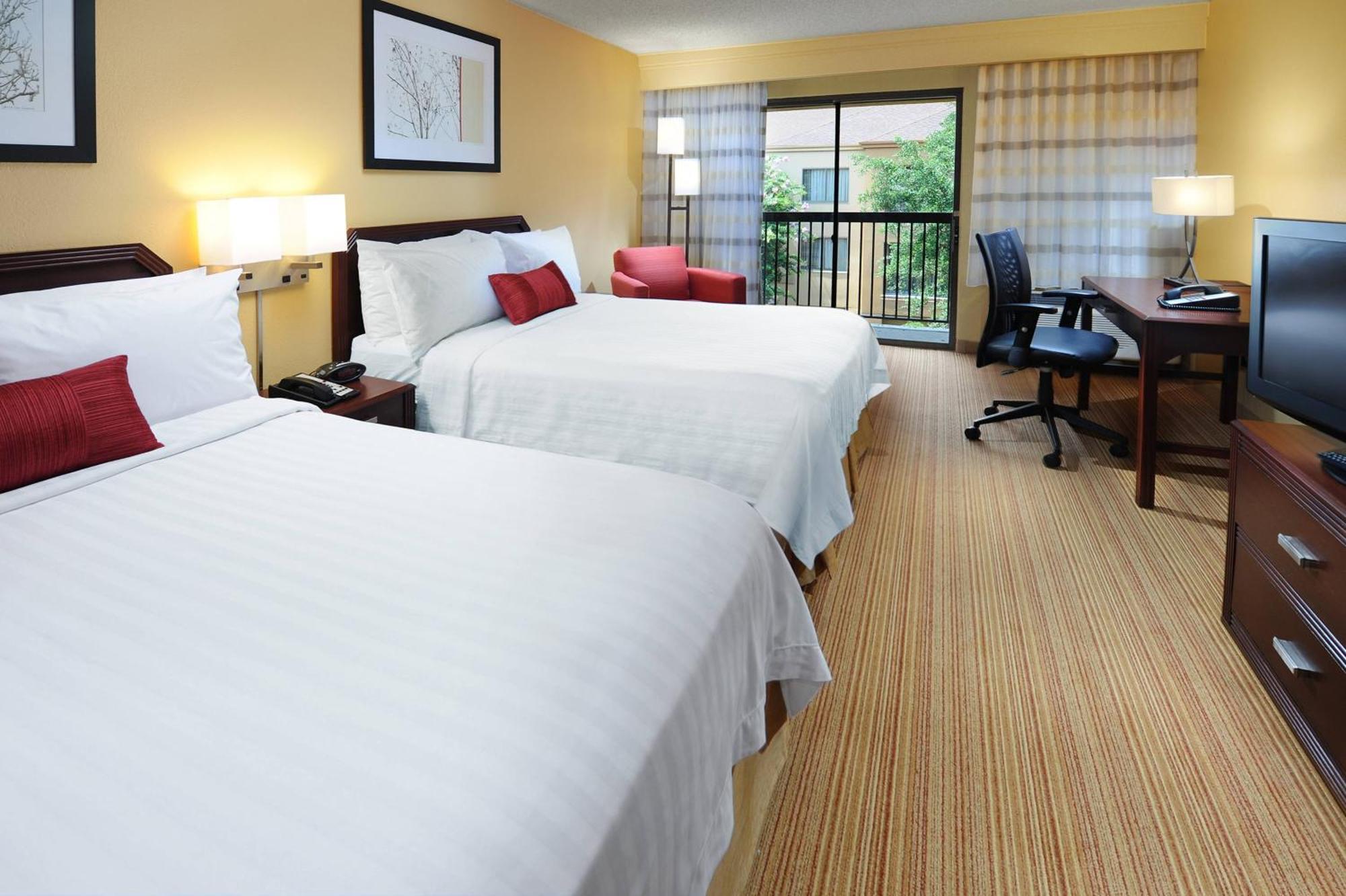 Courtyard By Marriott Houston Hobby Airport Hotel Bagian luar foto