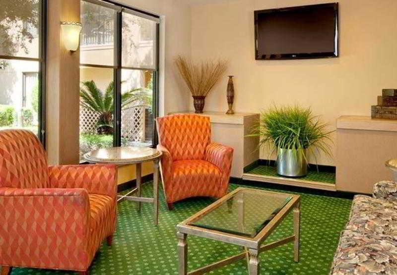 Courtyard By Marriott Houston Hobby Airport Hotel Bagian luar foto