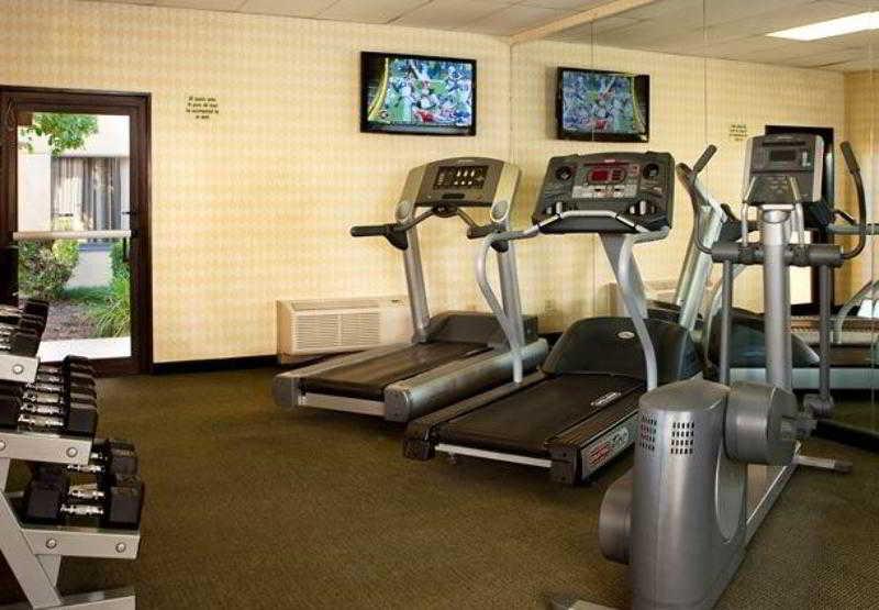 Courtyard By Marriott Houston Hobby Airport Hotel Bagian luar foto