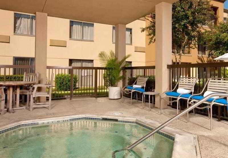 Courtyard By Marriott Houston Hobby Airport Hotel Bagian luar foto